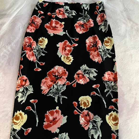 Pencil Skirt Floral - Picture 1 of 5
